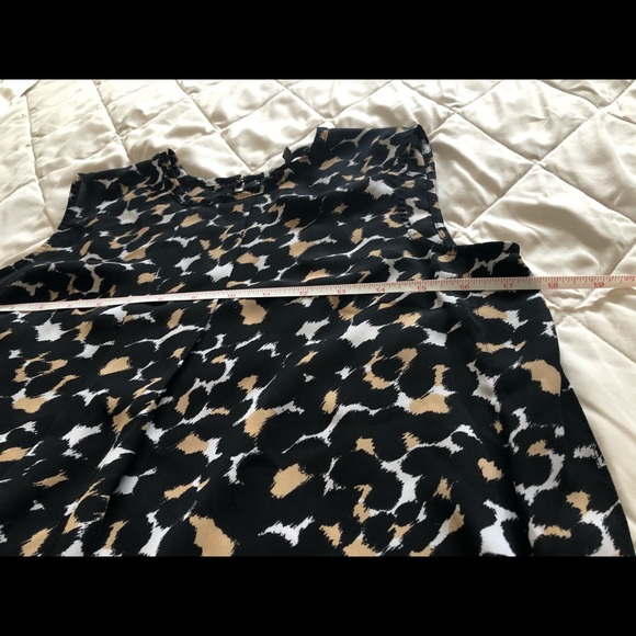 Vince Camuto Hi-low sleeveless leopard side slit - Picture 10 of 10